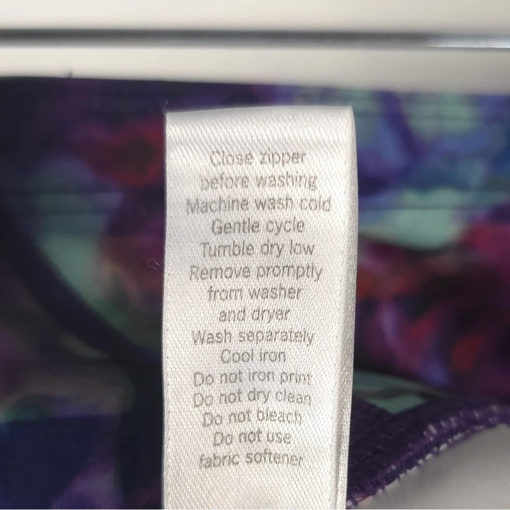 ATHLETA Floral Fade Sonar Capri Leggings Watercolor Back Zip‎ Pocket Size XS